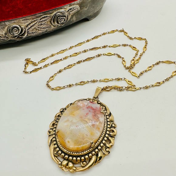 Vintage Stone Ornate Pendant Necklace - Picture 16 of 17